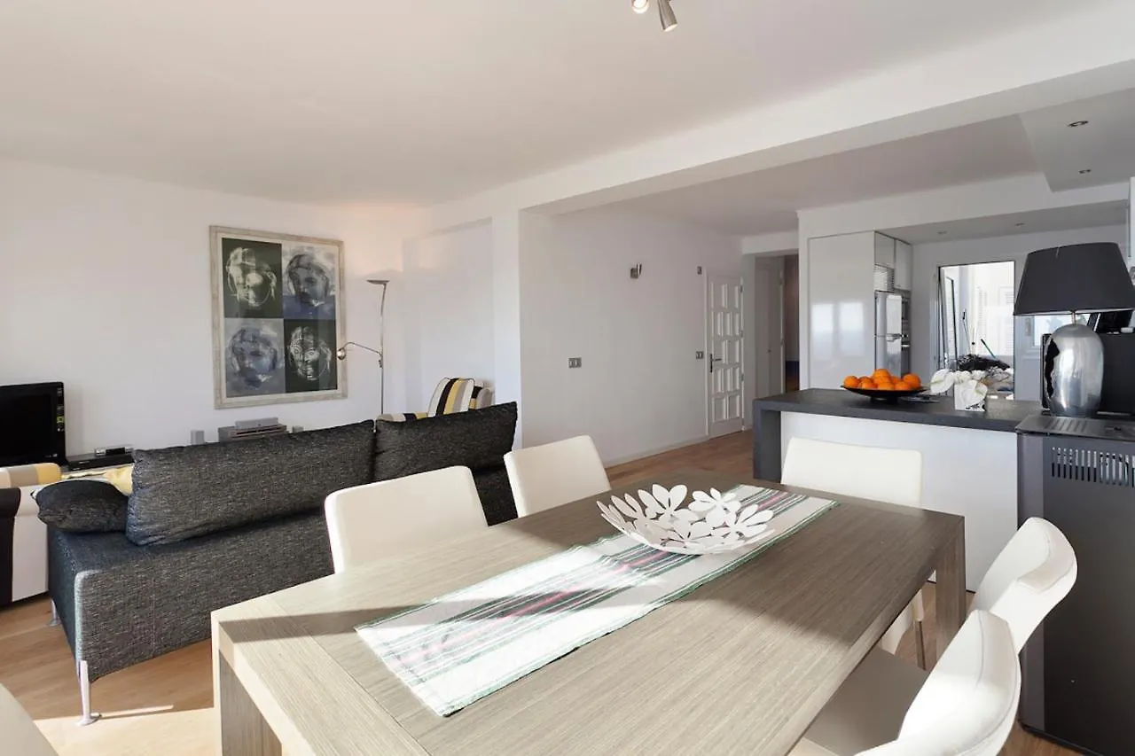 Penthouse Frontline Apartment Next To Beach Pollenca